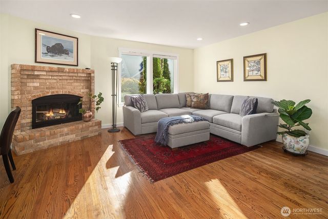 8504 199th Place SW, Edmonds, WA 98026