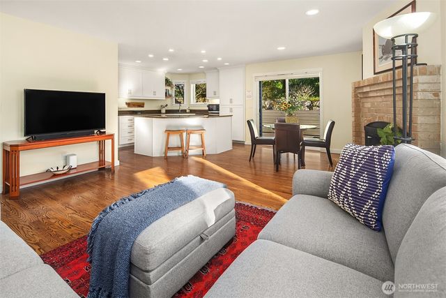 8504 199th Place SW, Edmonds, WA 98026