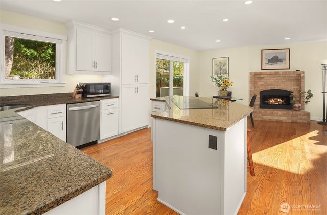 8504 199th Place SW, Edmonds, WA 98026