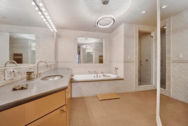 55 W DELAWARE Place 1120, Chicago, IL 60610