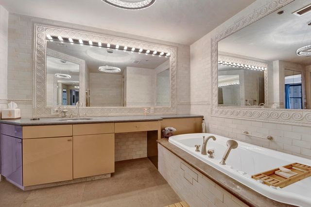 55 W DELAWARE Place 1120, Chicago, IL 60610