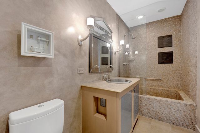 55 W DELAWARE Place 1120, Chicago, IL 60610