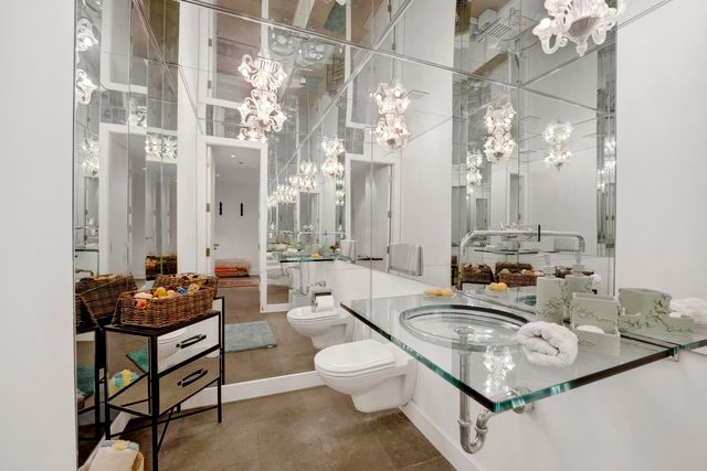 55 W DELAWARE Place 1120, Chicago, IL 60610