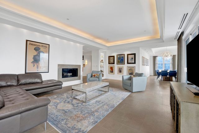 55 W DELAWARE Place 1120, Chicago, IL 60610