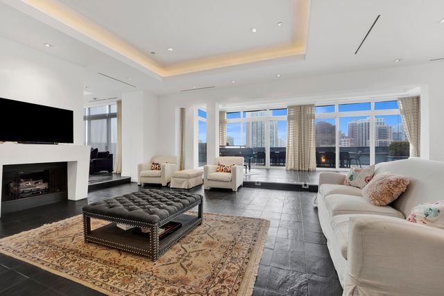 55 W DELAWARE Place 1120, Chicago, IL 60610