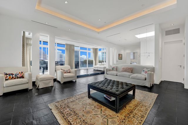 55 W DELAWARE Place 1120, Chicago, IL 60610