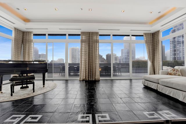 55 W DELAWARE Place 1120, Chicago, IL 60610