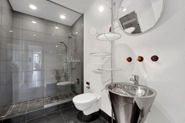 55 W DELAWARE Place 1120, Chicago, IL 60610
