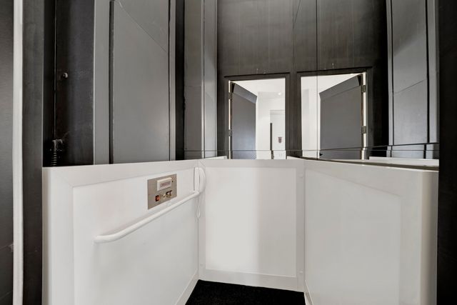 55 W DELAWARE Place 1120, Chicago, IL 60610