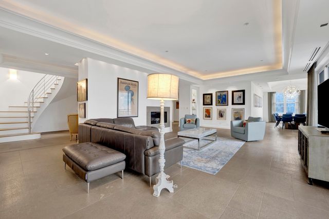 55 W DELAWARE Place 1120, Chicago, IL 60610
