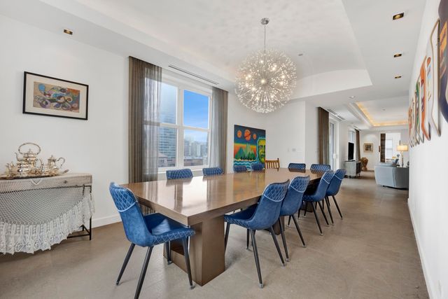 55 W DELAWARE Place 1120, Chicago, IL 60610