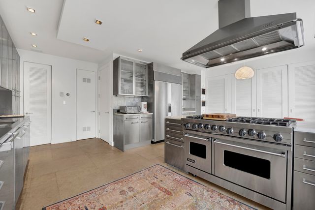 55 W DELAWARE Place 1120, Chicago, IL 60610