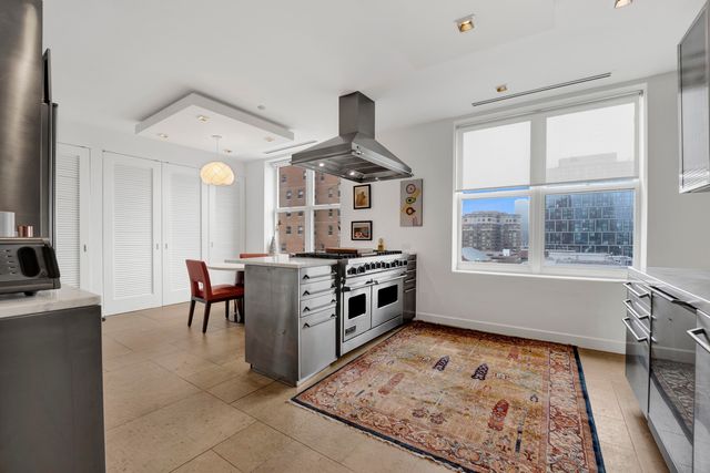 55 W DELAWARE Place 1120, Chicago, IL 60610