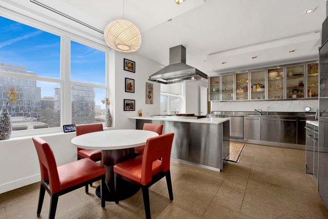 55 W DELAWARE Place 1120, Chicago, IL 60610