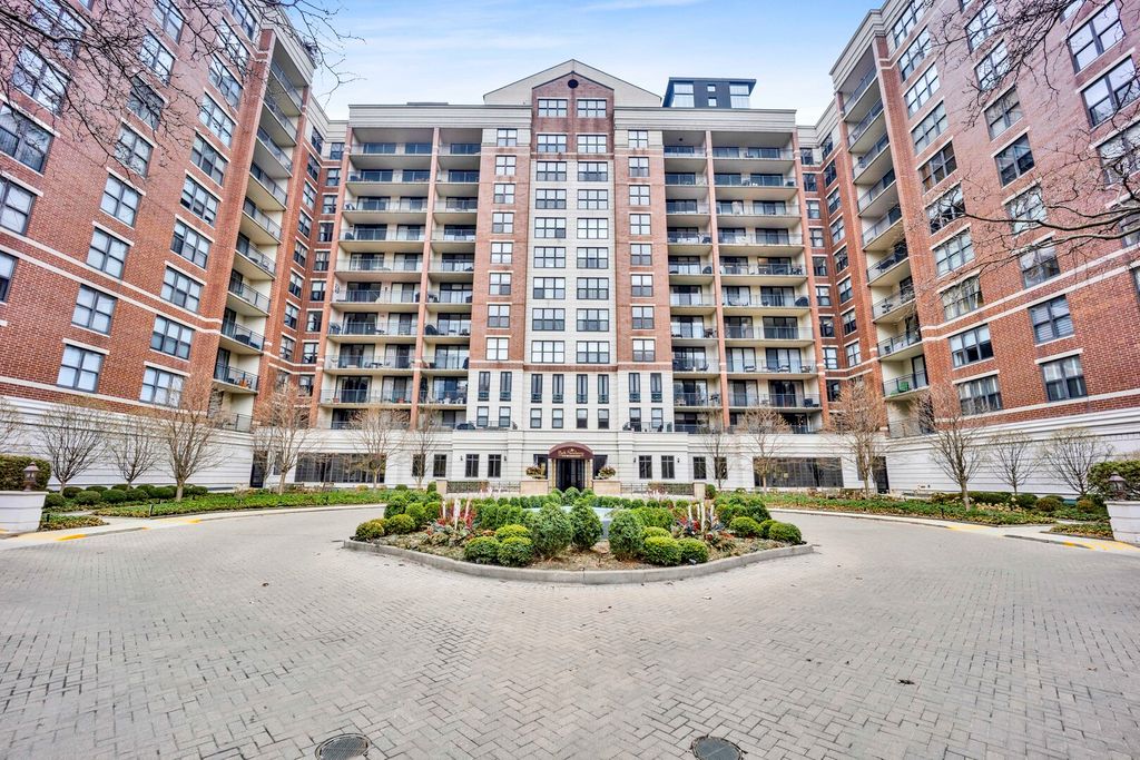 55 W DELAWARE Place 1120, Chicago, IL 60610
