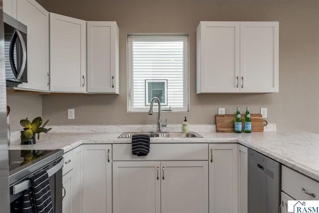 3105 Bassett Drive, Mankato, MN 56001