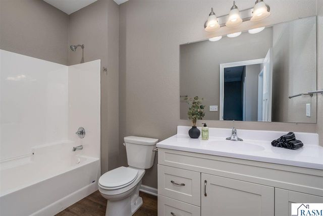 3105 Bassett Drive, Mankato, MN 56001