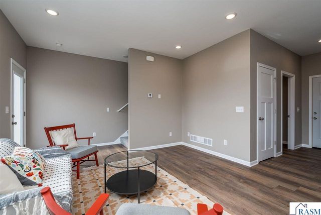 3105 Bassett Drive, Mankato, MN 56001