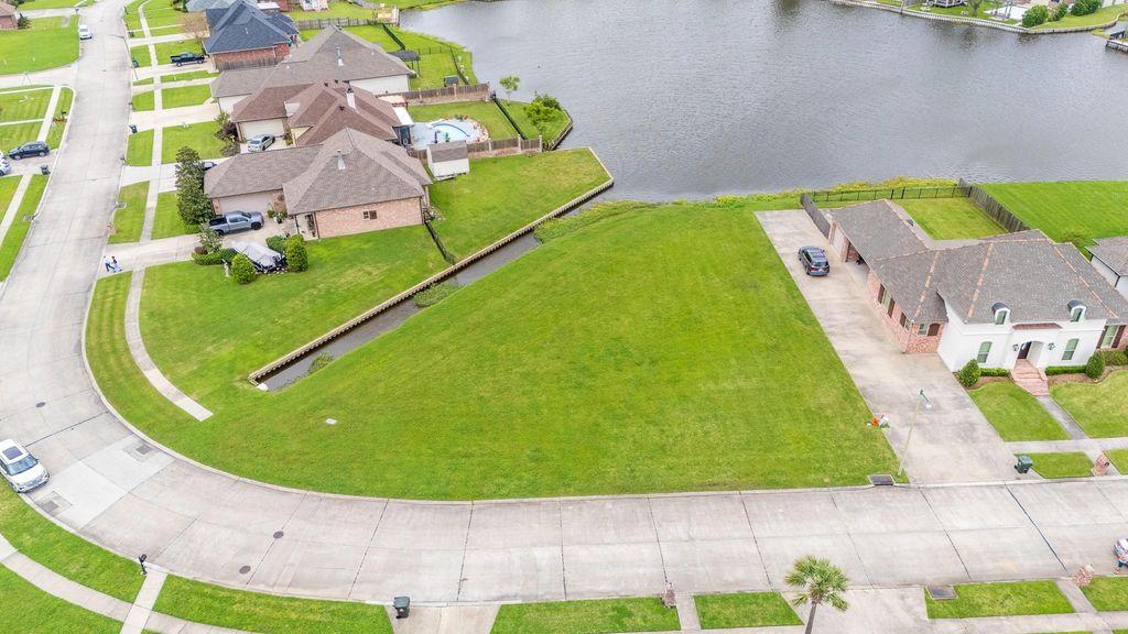 316 Port Royal Way, Houma, LA 70360