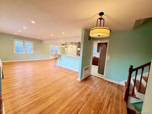 85-05 148th Street 2nd flr, Briarwood, NY 11435