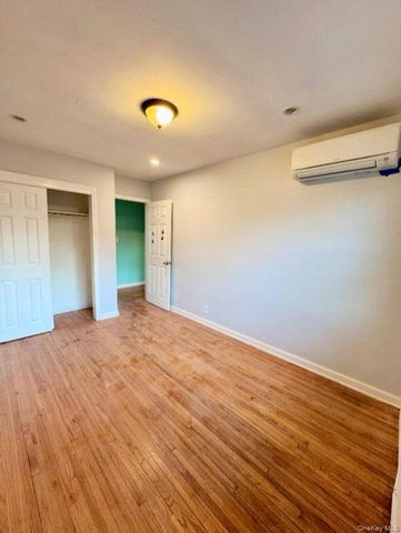 85-05 148th Street 2nd flr, Briarwood, NY 11435