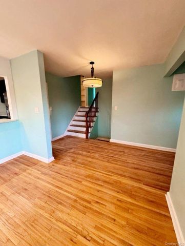 85-05 148th Street 2nd flr, Briarwood, NY 11435