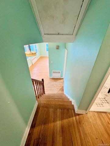 85-05 148th Street 2nd flr, Briarwood, NY 11435