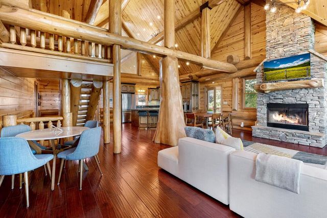 502 Overlook Drive, Blue Ridge, GA 30513