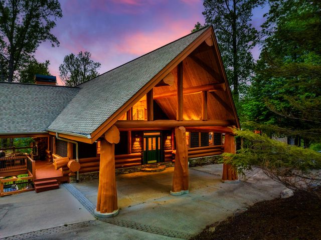 502 Overlook Drive, Blue Ridge, GA 30513