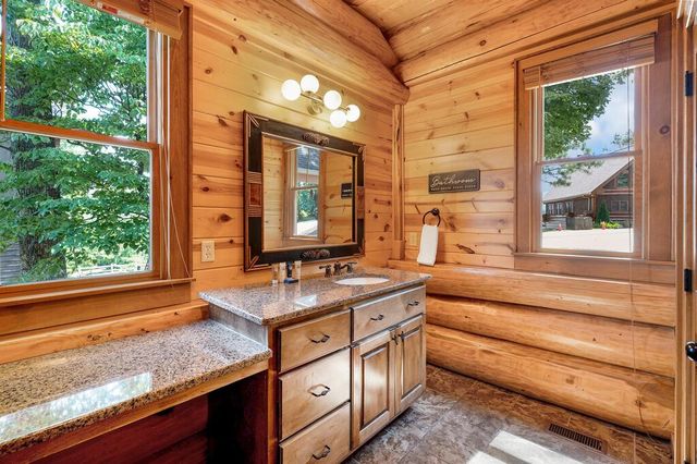 502 Overlook Drive, Blue Ridge, GA 30513