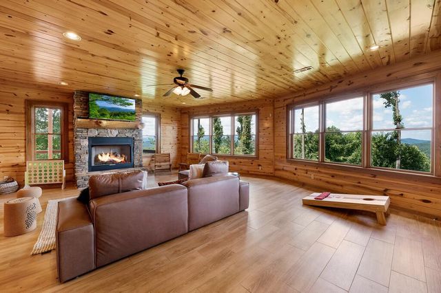502 Overlook Drive, Blue Ridge, GA 30513