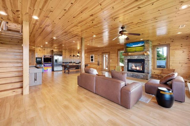 502 Overlook Drive, Blue Ridge, GA 30513