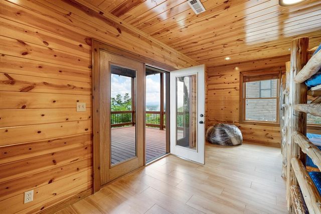 502 Overlook Drive, Blue Ridge, GA 30513