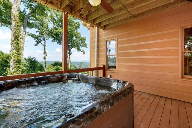 502 Overlook Drive, Blue Ridge, GA 30513