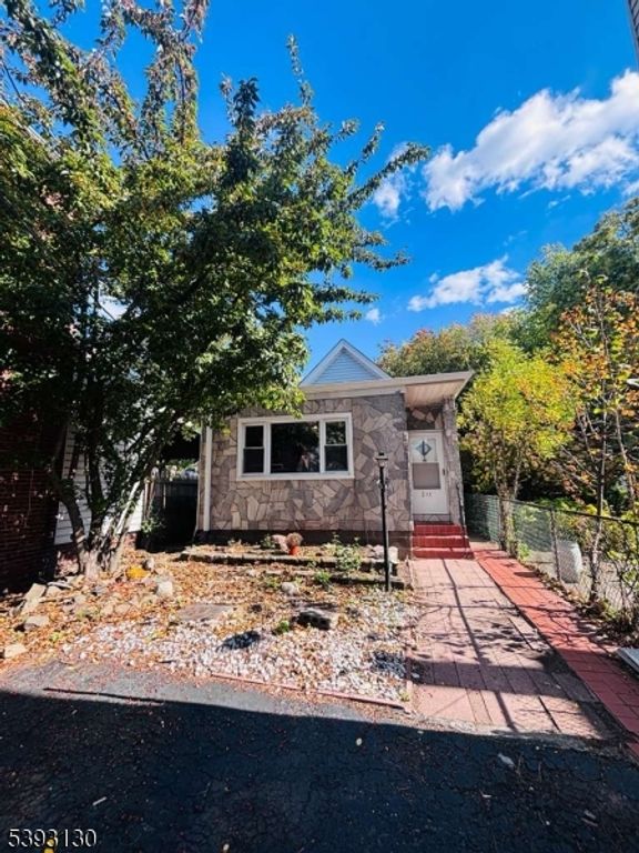 212 4Th St, Passaic City, NJ 07055