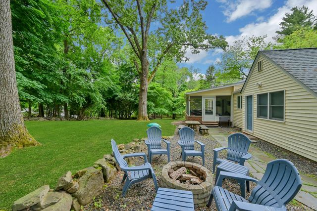 3 Hemion Way, Airmont, NY 10901