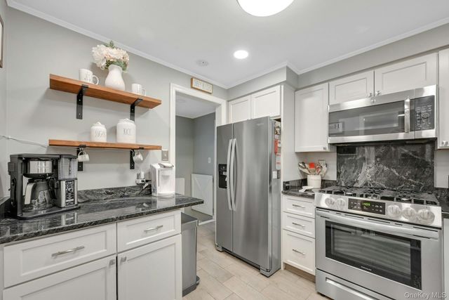 3 Hemion Way, Airmont, NY 10901