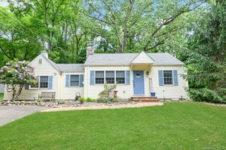3 Hemion Way, Airmont, NY 10901
