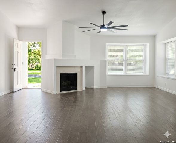 10402 Country Breeze, San Antonio, TX 78240