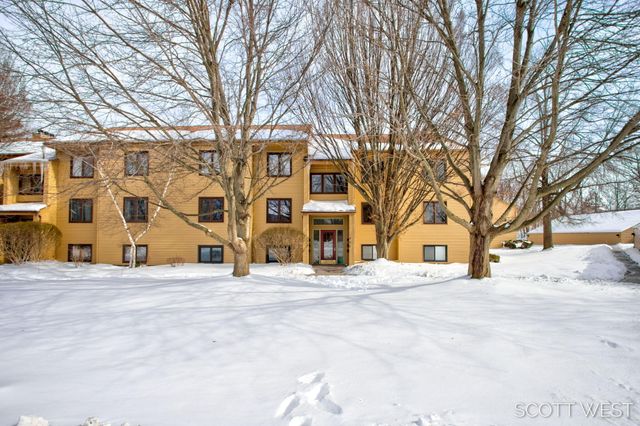 300 Farington Boulevard 16, Holland, MI 49423