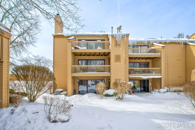 300 Farington Boulevard 16, Holland, MI 49423