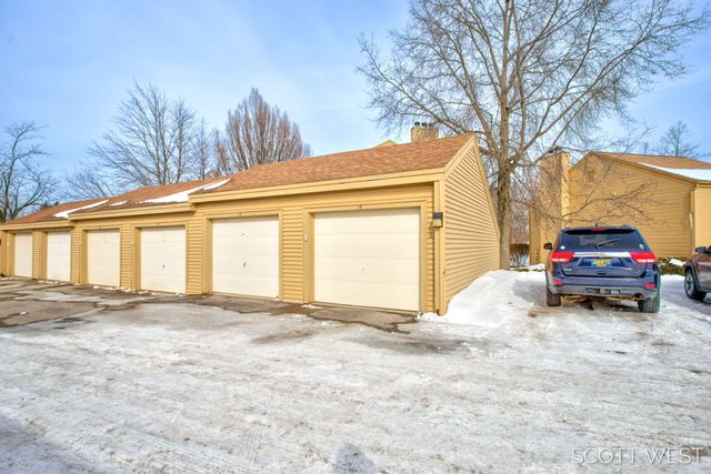 300 Farington Boulevard 16, Holland, MI 49423