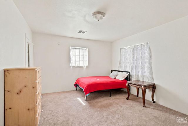 917 P Street, Bakersfield, CA 93304