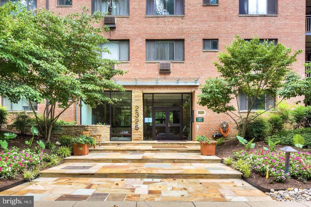 2325 42ND ST NW #420, Washington, DC 20007