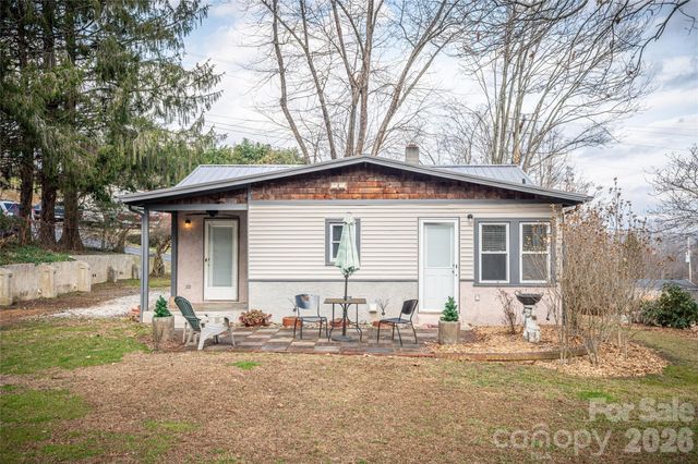 8 Linda Vista Drive, Asheville, NC 28806