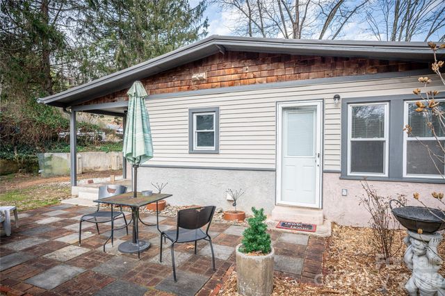 8 Linda Vista Drive, Asheville, NC 28806