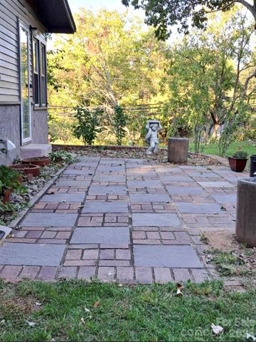 8 Linda Vista Drive, Asheville, NC 28806