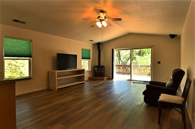 20439 PINE MOUNTAIN DR., Groveland, CA 95321