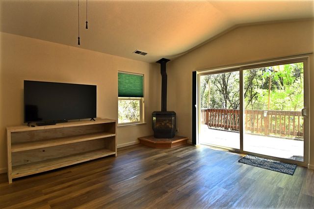 20439 PINE MOUNTAIN DR., Groveland, CA 95321