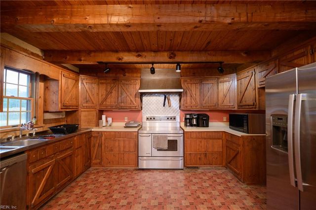 17466 Benns Church BLVD, Smithfield, VA 23430